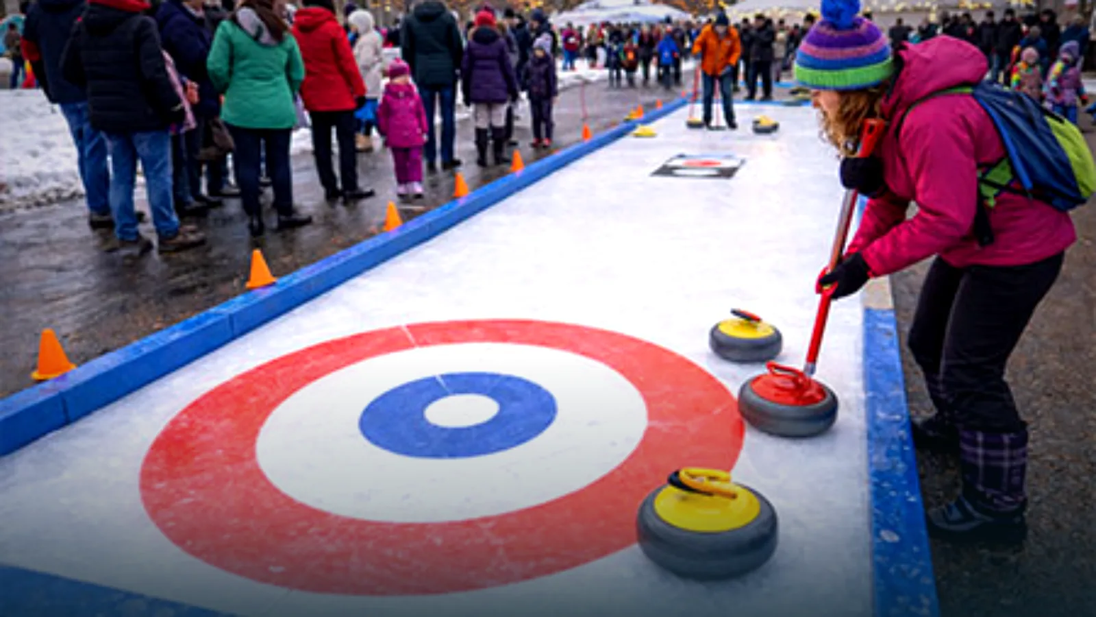 Curling sobre pista de hielo sintético